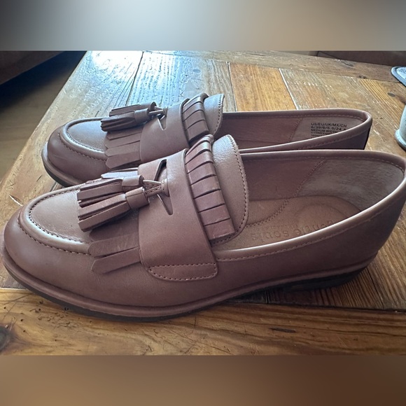 Gentle Souls “Cydney” loafer - Picture 2 of 8